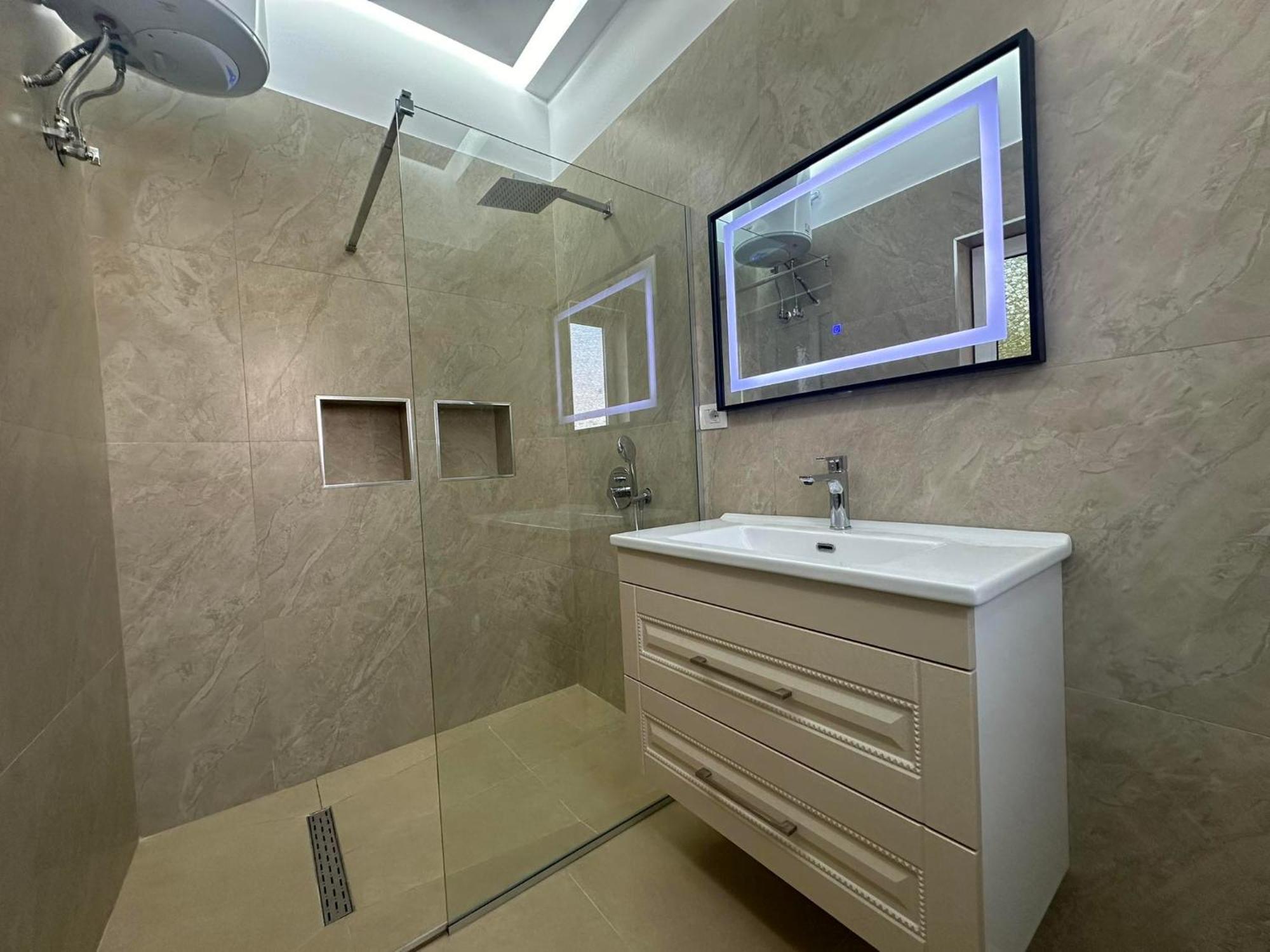 Algen Room'S Berat Exterior foto