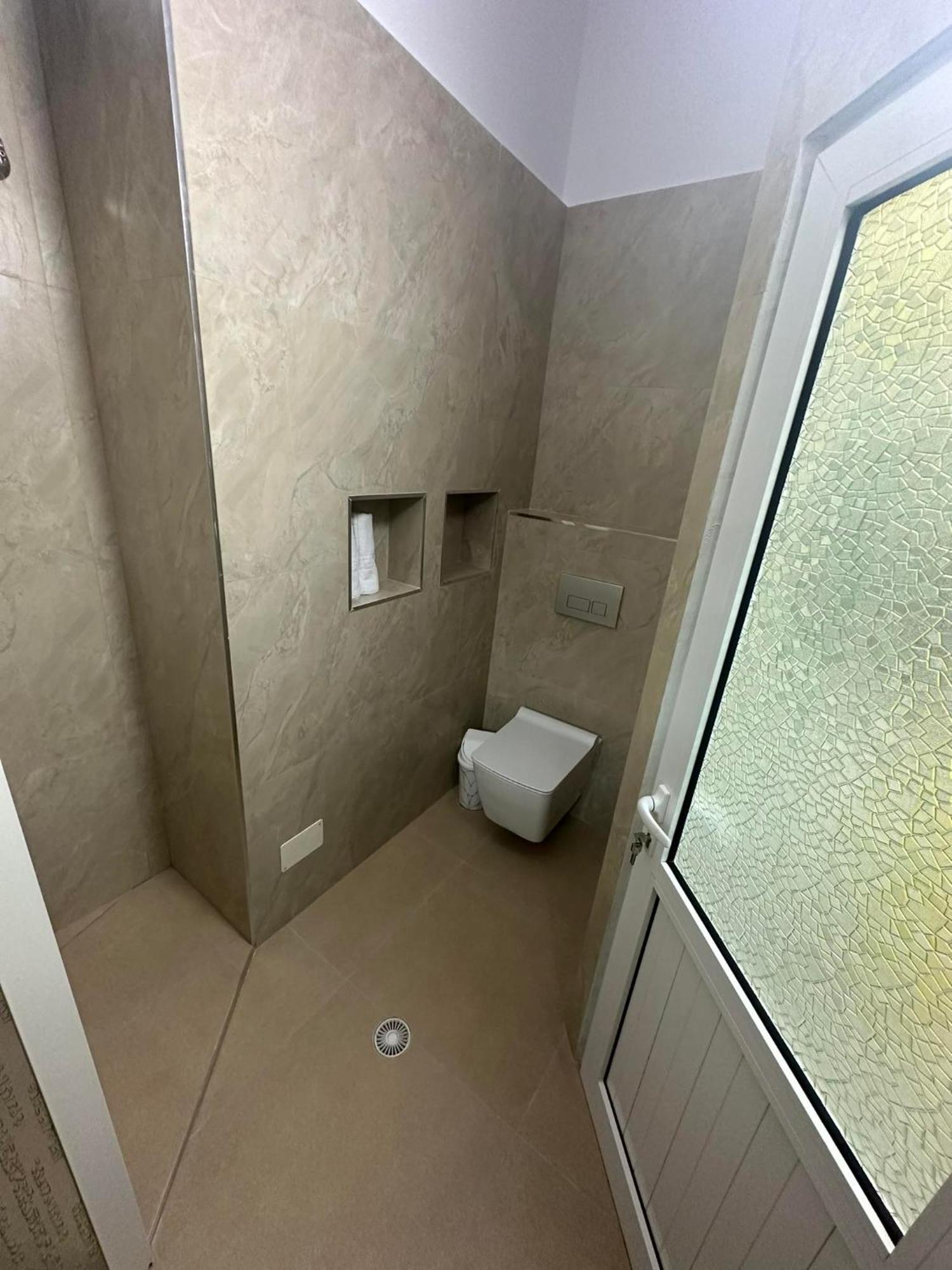 Algen Room'S Berat Exterior foto