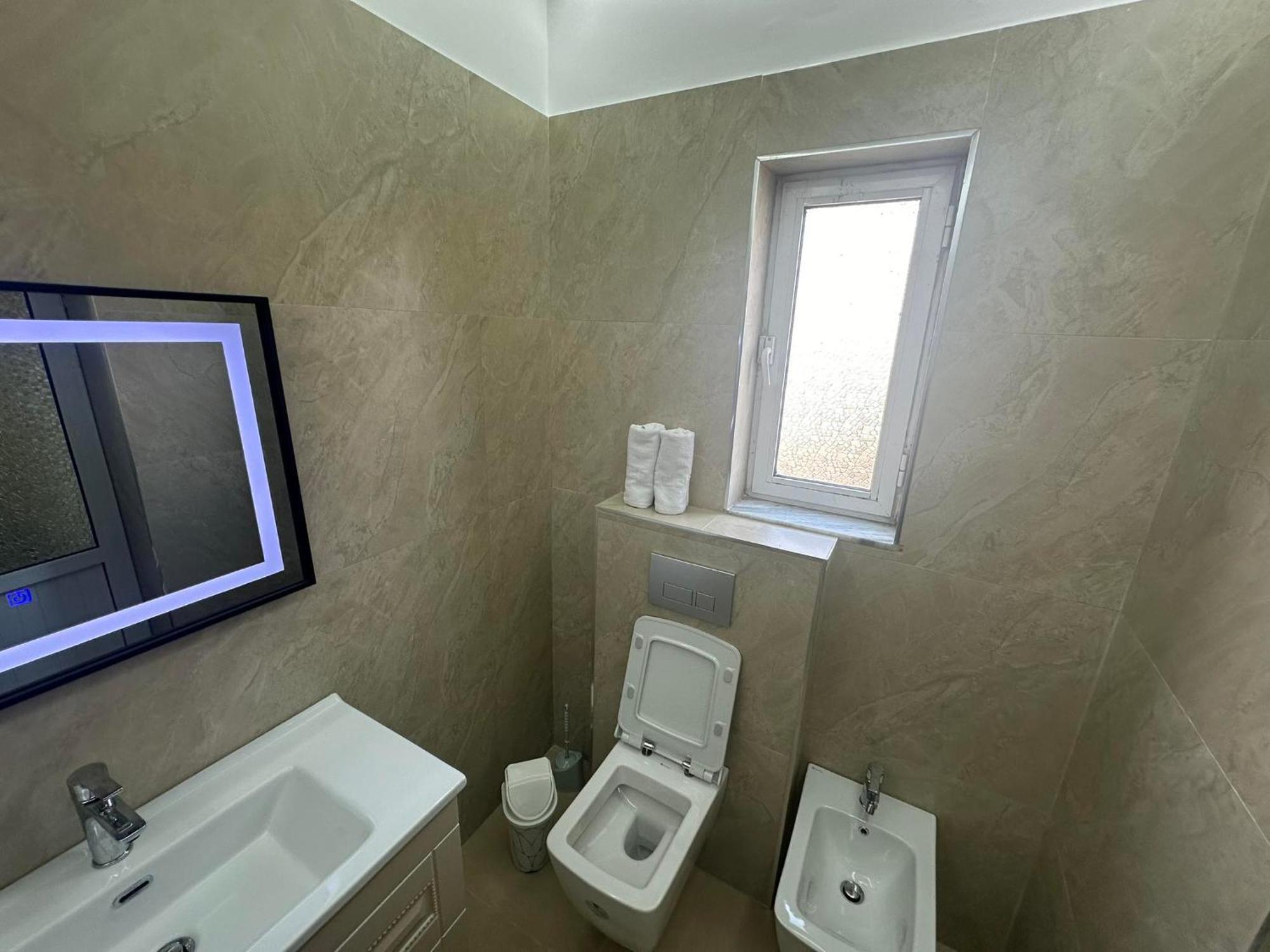 Algen Room'S Berat Exterior foto