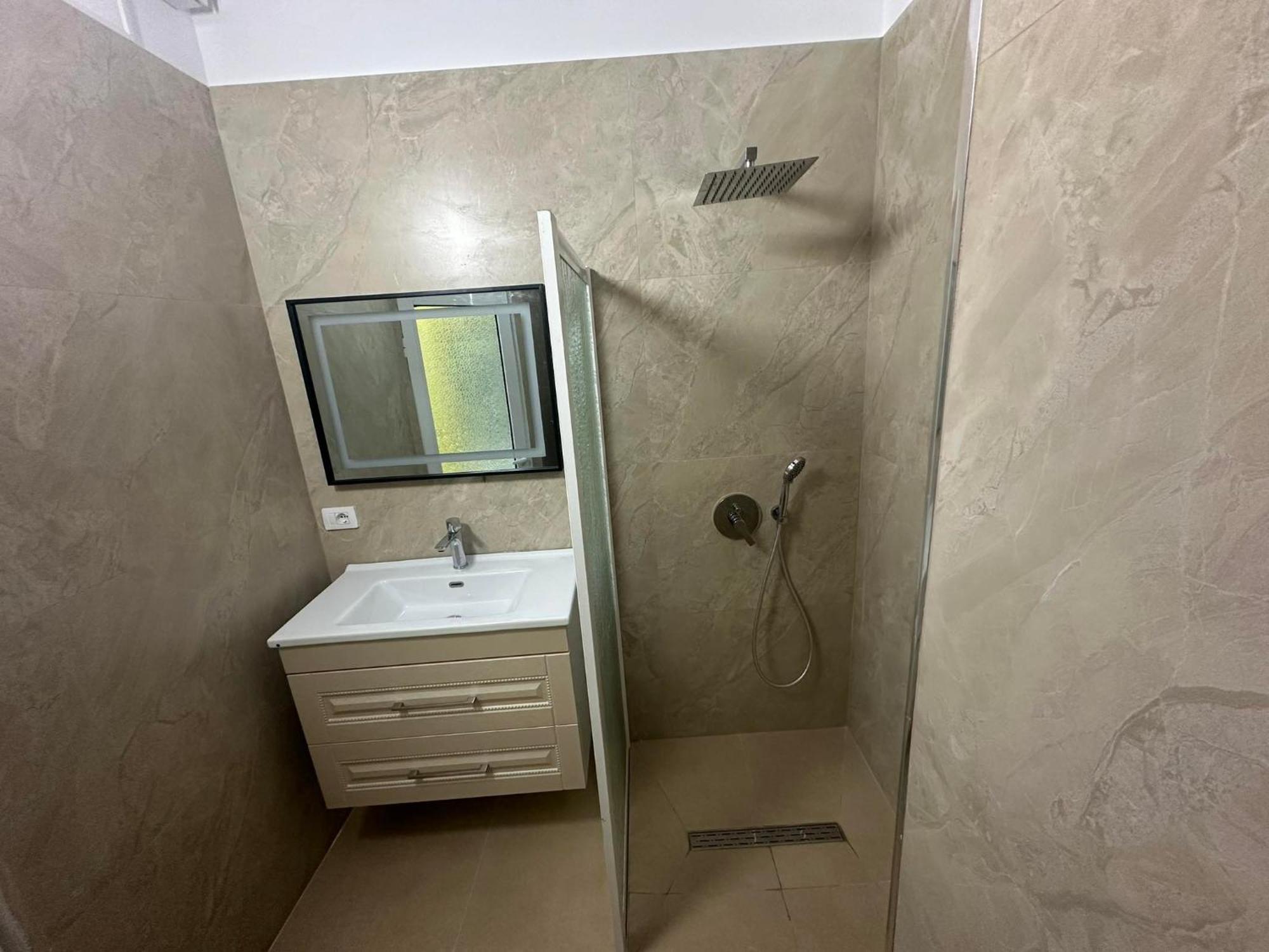 Algen Room'S Berat Exterior foto